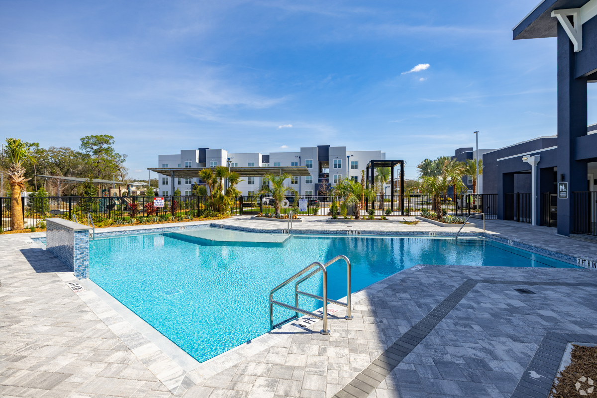 Salix on Vine Pool 1200x800 Fresh Green Willow Leaves Background